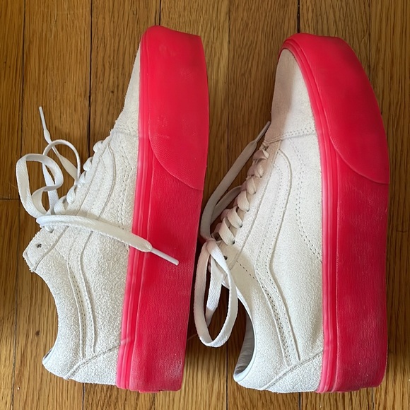 Vans Old Skool Stackform Shoe
Size: 7.5 Women
Color: Suede Blanc De Blanc/Pink - Picture 2 of 3
